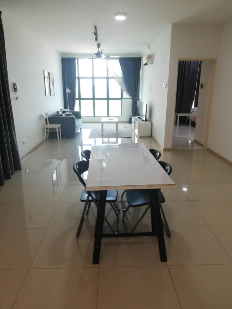 Vista Alam Studio Units - Pool, Food Court Shah Alam Room photo
