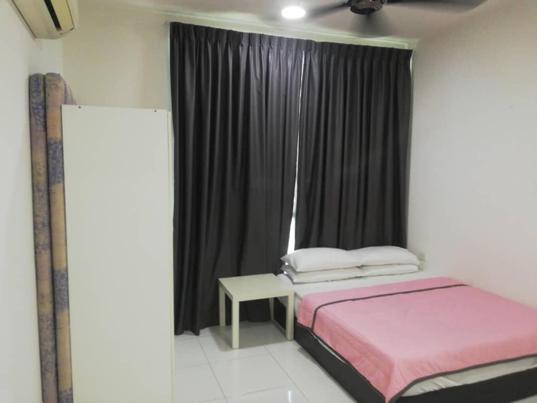 Vista Alam Studio Units - Pool, Food Court Shah Alam Room photo